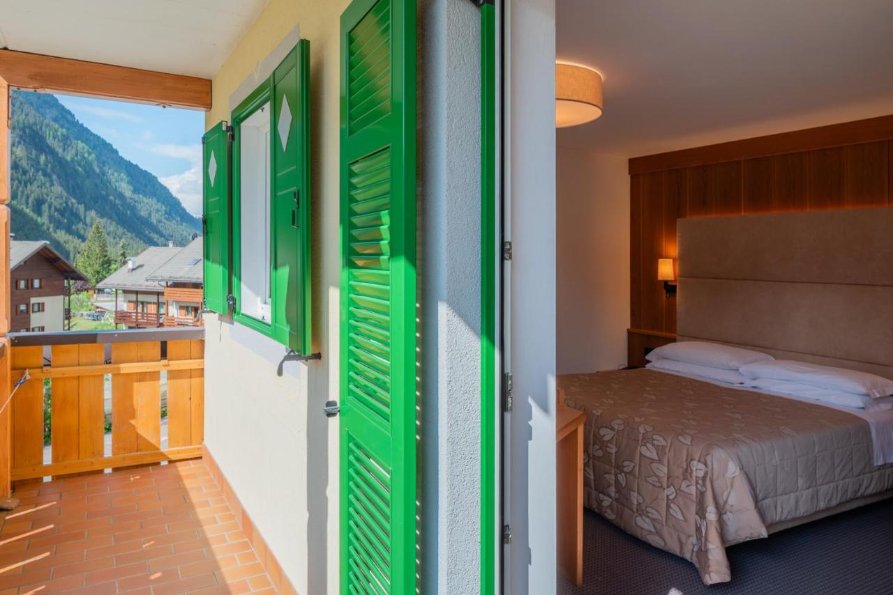 Hotel Ladina Campitello di Fassa Exterior photo
