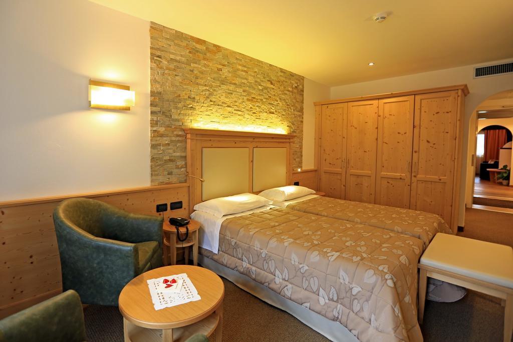 Hotel Ladina Campitello di Fassa Room photo